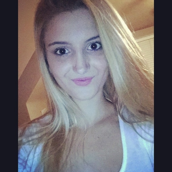 Meet your Posher, Liz - Picture 1 of 2